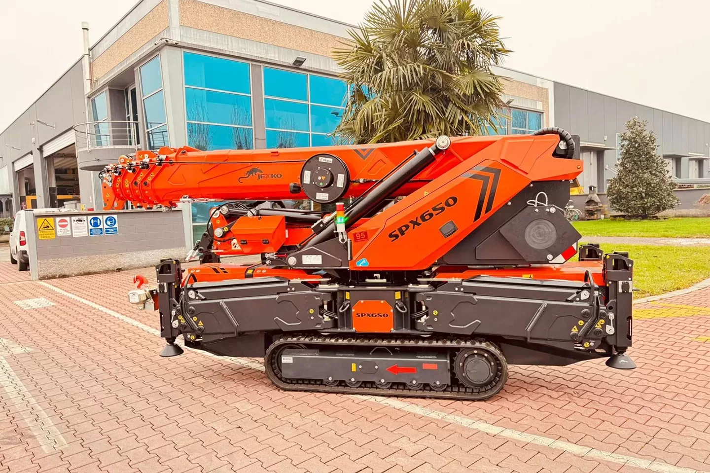 Market House Scavi - Azienda specializzata nel noleggio minigru da cantiere Bergamo e provincia