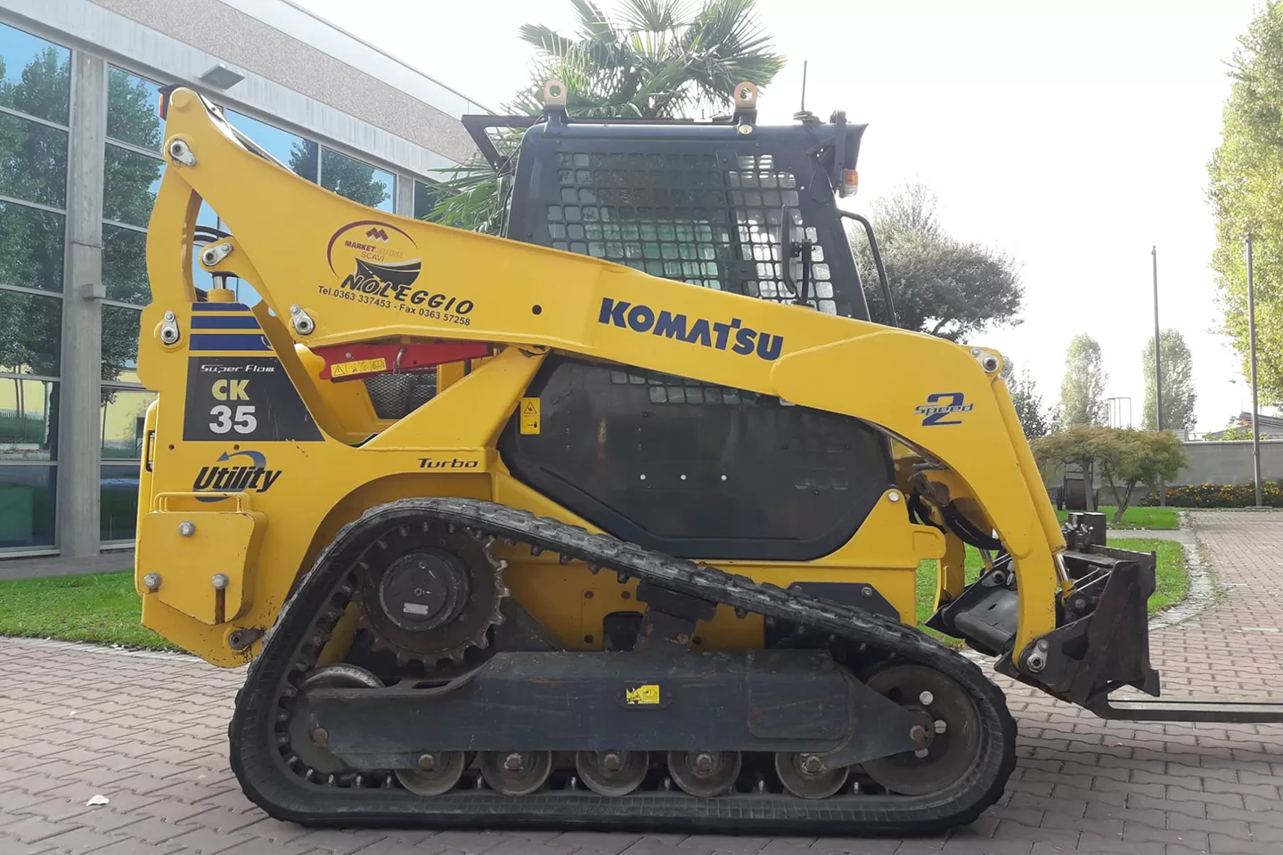 noleggio pale e minipale minipala komatsu ck35 targato ajw822 cingolata diesel